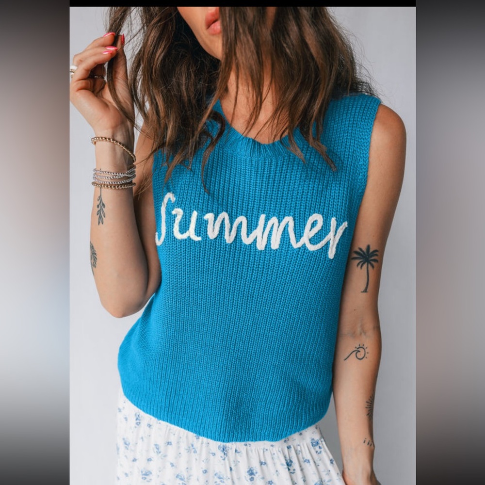 1134. “Summer” script knit sleeveless Cable knit sweater in blue white